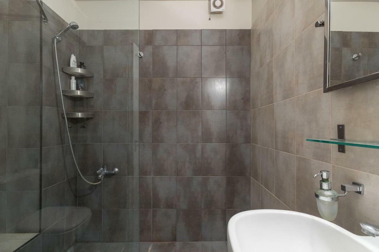 Spacious & Modern Flat In Heart Of Афины Экстерьер фото